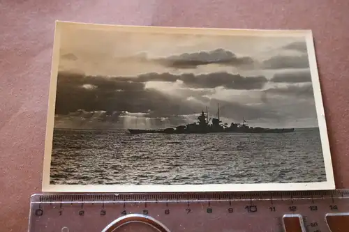 tolle  alte Karte - deutsches Schlachtschiff im Atlantik