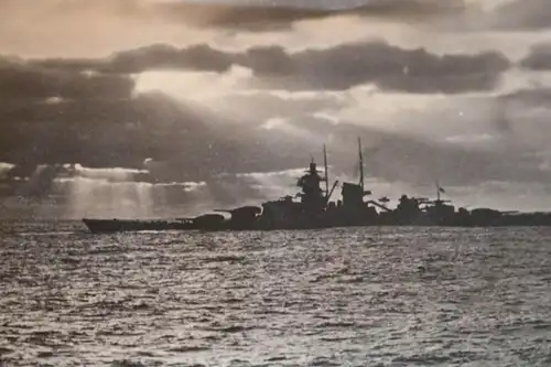 tolle  alte Karte - deutsches Schlachtschiff im Atlantik 