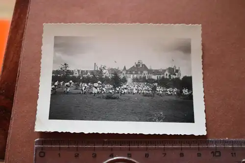 tolles altes Foto - Marine-Soldaten bei Übung ?? weisse Tropenhelme