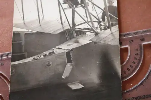 tolles altes Foto erbeutetes russisches Kampfflugzeug Doppeldecker