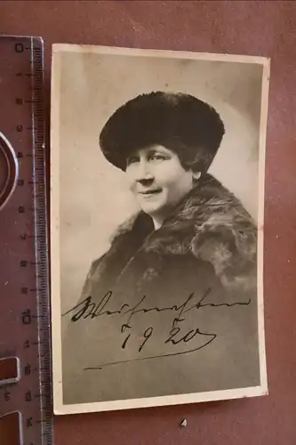 tolles altes Foto - Portrait einer Frau - berühmt ??? signiert 1920