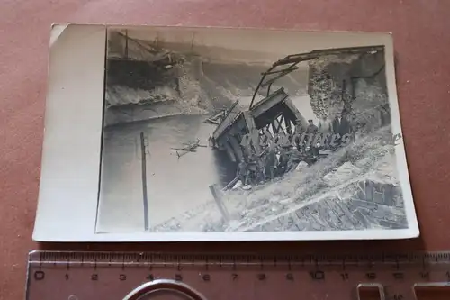 tolles altes Foto - zerstörte Brücke 1918 - Ort ?? rückseitig beschrieben