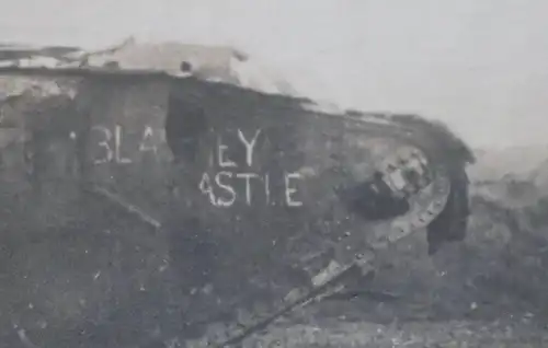 tolles altes Foto - englischer Tank, Panzer Bla?ny Castle