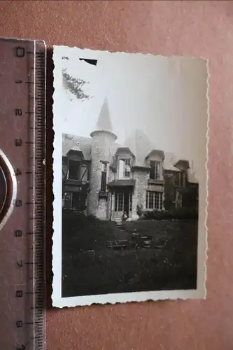 tolles altes Foto - Soldat vor einer Villa ?? in Saint Prix - Frankreich 