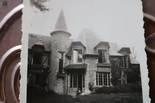 tolles altes Foto - Soldat vor einer Villa ?? in Saint Prix - Frankreich 