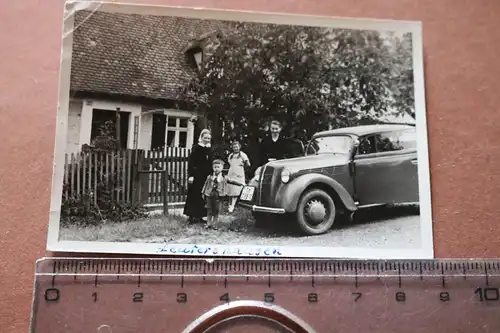 tolles altes Foto - Ordensschwester mit Kinder - Oldtimer Opel mit DDR Kennzeich