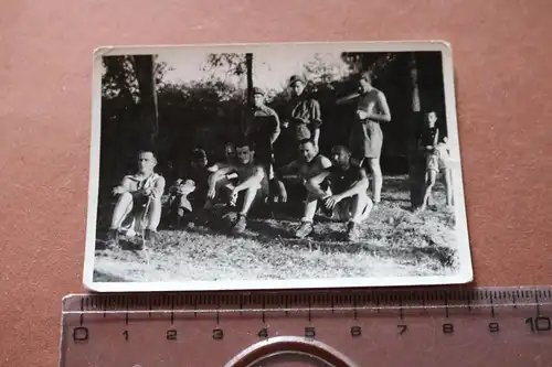 tolles altes Foto - Gruppe Soldaten  Südfront - machen Pause 