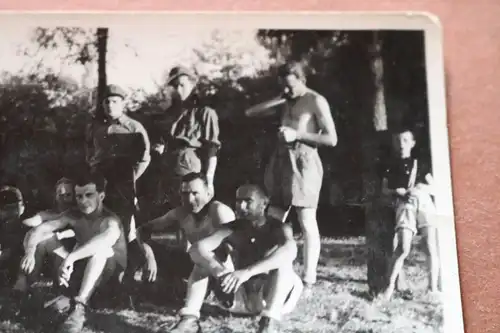 tolles altes Foto - Gruppe Soldaten  Südfront - machen Pause 