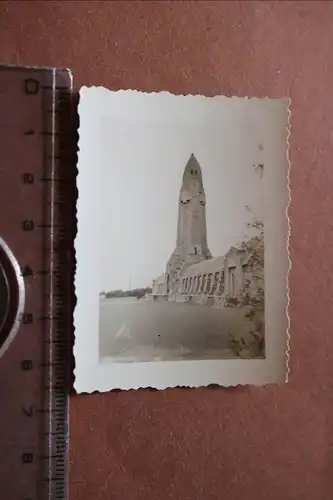 tolles altes kleines Foto - Beinhaus von Douaumont