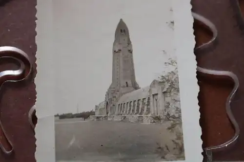 tolles altes kleines Foto - Beinhaus von Douaumont 