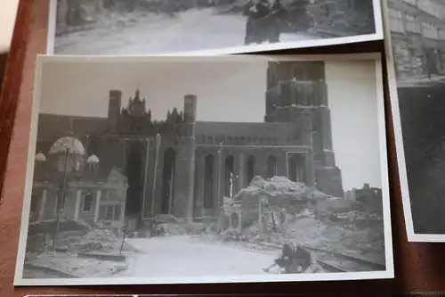fünf Repro-Fotos - zerstörte deutsche Stadt - Danzig ??? Hafen Kirchen 