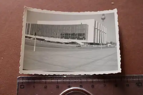 tolles altes Foto -Berlin großes Gebäude - Alexanderplatz ? 50-60er Jahre