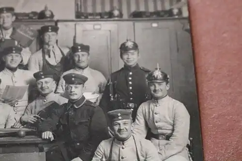 tolles altes Gruppenfoto - Soldaten Stube 80  Würgau ??? 1909