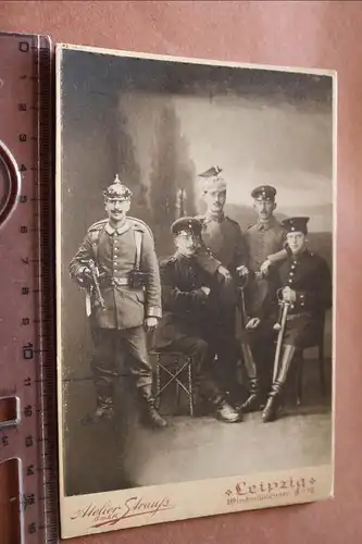 tolles altes Kabinettfoto - Gruppenfoto - ein Soldat reinretuschiert ? Leipzig