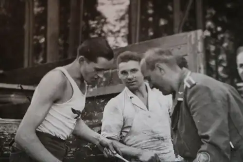 tolles altes Foto - Essensausgabe - Soldaten Luftwaffe - Ort ??