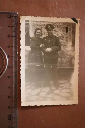 tolles altes Foto Frau und Soldat vers. Auszeichnungen, Krimschild ? Prager Span