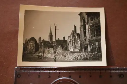 altes Foto  zerstörtes Stadt - Bordeaux ??? Schild Chapeaux Alexandre ???