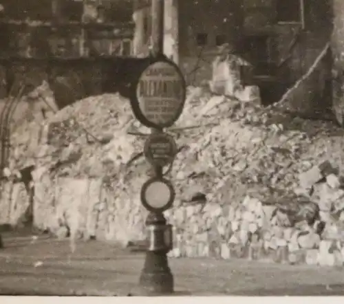 altes Foto  zerstörtes Stadt - Bordeaux ??? Schild Chapeaux Alexandre ???