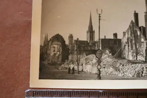 altes Foto  zerstörtes Stadt - Bordeaux ??? Schild Chapeaux Alexandre ???