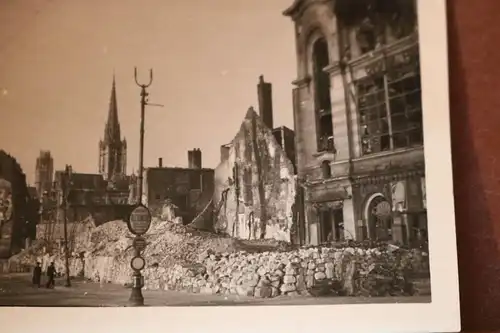 altes Foto  zerstörtes Stadt - Bordeaux ??? Schild Chapeaux Alexandre ???