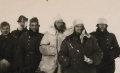 tolles altes Foto - Gruppe Soldaten Winterkleidung, Tarnung - Russland ?