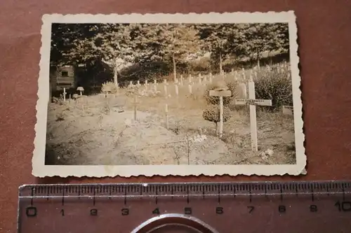 altes Foto -Soldatengräber   Raum Beaurieux   Frankreich  1940