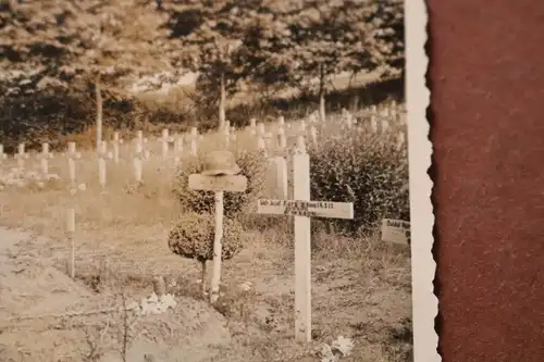 altes Foto -Soldatengräber   Raum Beaurieux   Frankreich  1940