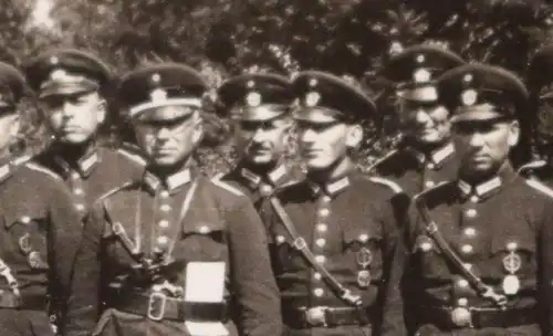 tolles altes Foto - Gruppenfoto - Feuerwehrmänner ? Polizisten ??