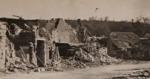 altes Foto  zerstörte Ortschaft -  leider kein Hinweis wo ?