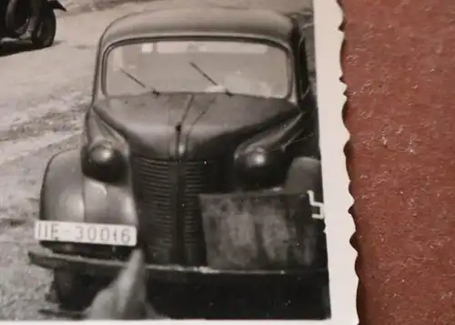 altes Foto  Soldaten mit alten Oldtimer unterwegs - Stellung mit Sandsäcke