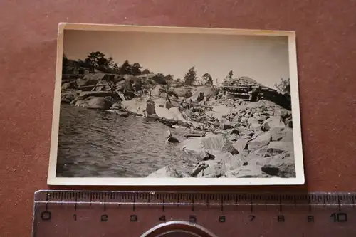 altes Foto  russischer Verteidigungsbunker  am Fluss ? Meer ?? Ort ??