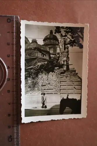 altes Foto  zerstörte Stadt -  Schloß Belgrad 