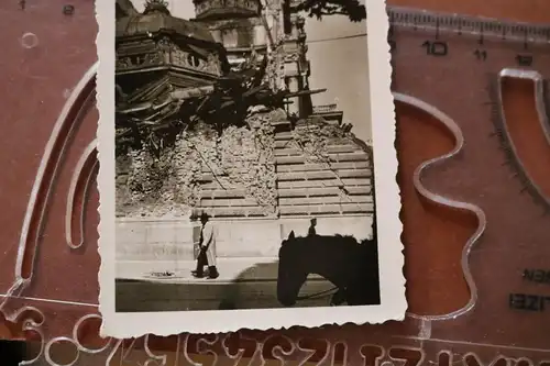 altes Foto  zerstörte Stadt -  Schloß Belgrad 