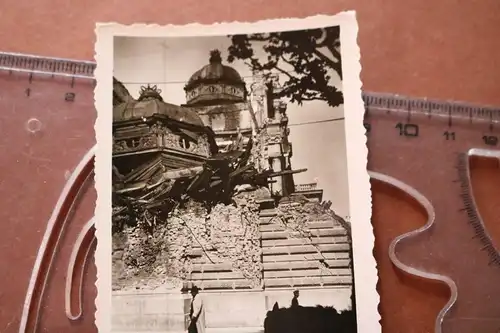 altes Foto  zerstörte Stadt -  Schloß Belgrad 