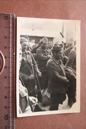 altes Foto  gefangene Soldaten - Nation unbekannt ?  in Pronsfeld ??