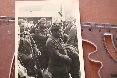 altes Foto  gefangene Soldaten - Nation unbekannt ?  in Pronsfeld ??