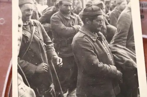 altes Foto  gefangene Soldaten - Nation unbekannt ?  in Pronsfeld ??