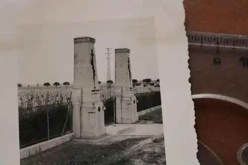 altes Foto - Eingang Ehrenfriedhof bei Verdun ??