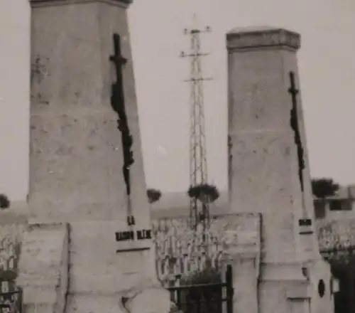 altes Foto - Eingang Ehrenfriedhof bei Verdun ?? 