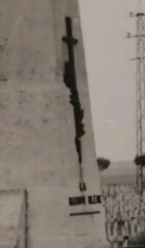 altes Foto - Eingang Ehrenfriedhof bei Verdun ?? 