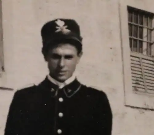 tolles altes Foto - Mann in mir unbekannter Uniform ? Italien ? Frankreich ?