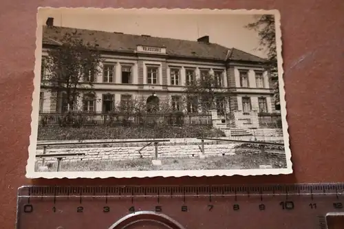 tolles altes Foto - alte Gebäude - Volksschule - Ort ???