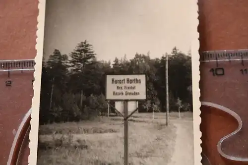 tolles altes Foto - altes  Ortsschild  Kurort Hortha - Bezirk Dresden