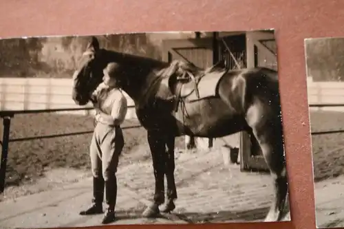 zwei tolle alte Fotos - Frau und Mann mit Pferd 