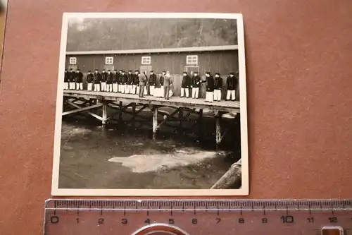 tolles altes Foto -  Matrosen - Bundeswehr ??  an einem Steg