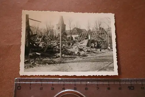 altes Foto - zerstörte Häuser nach Fliegerangriff 21.02.1943 - Grünestr. Ort ?