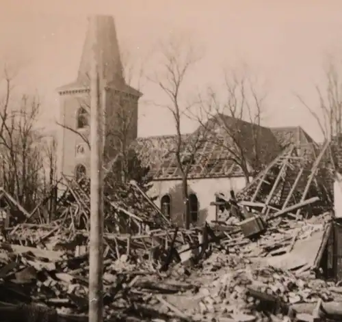 altes Foto - zerstörte Häuser nach Fliegerangriff 21.02.1943 - Grünestr. Ort ?