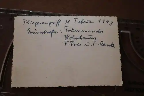 altes Foto - zerstörte Häuser nach Fliegerangriff 21.02.1943 - Grünestr. Ort ?