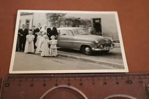 tolles altes Foto - Hochzeitspaar mit Oldtimer Opel Olympia - 50er Jahre Zonenke