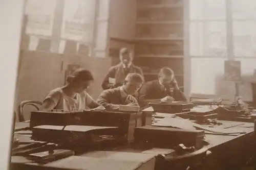 tolles altes Foto - Büro - Rahma buttegleich Werbung an den Fenstern 1925 Hambur